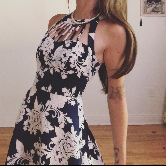 Le Château navy and white floral dressed - Picture 10 of 10